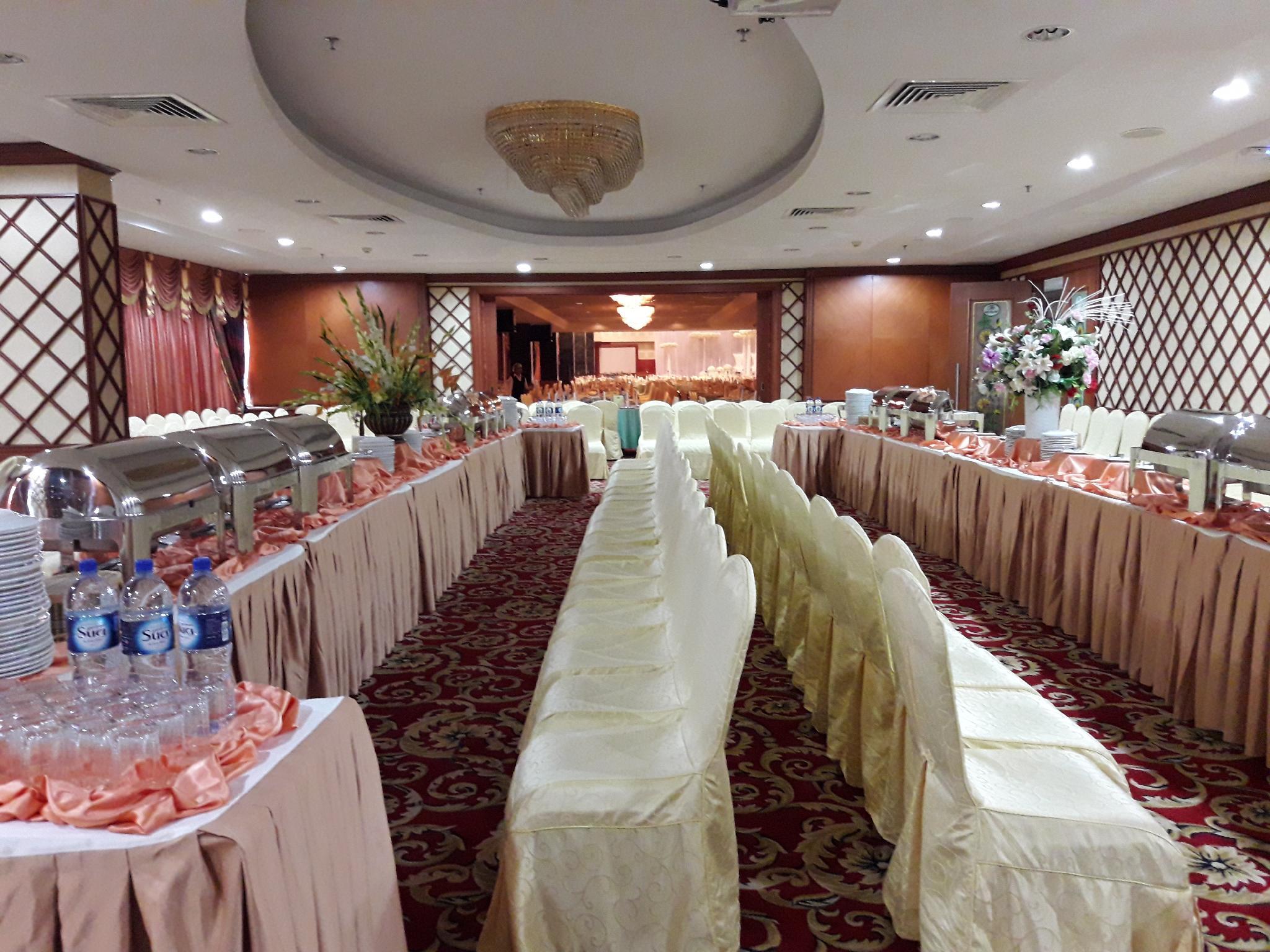 restaurant cafeteria