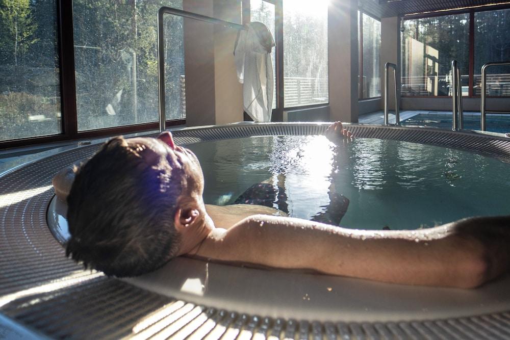swimming pool spa