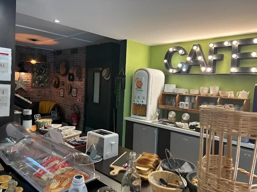 restaurant cafeteria