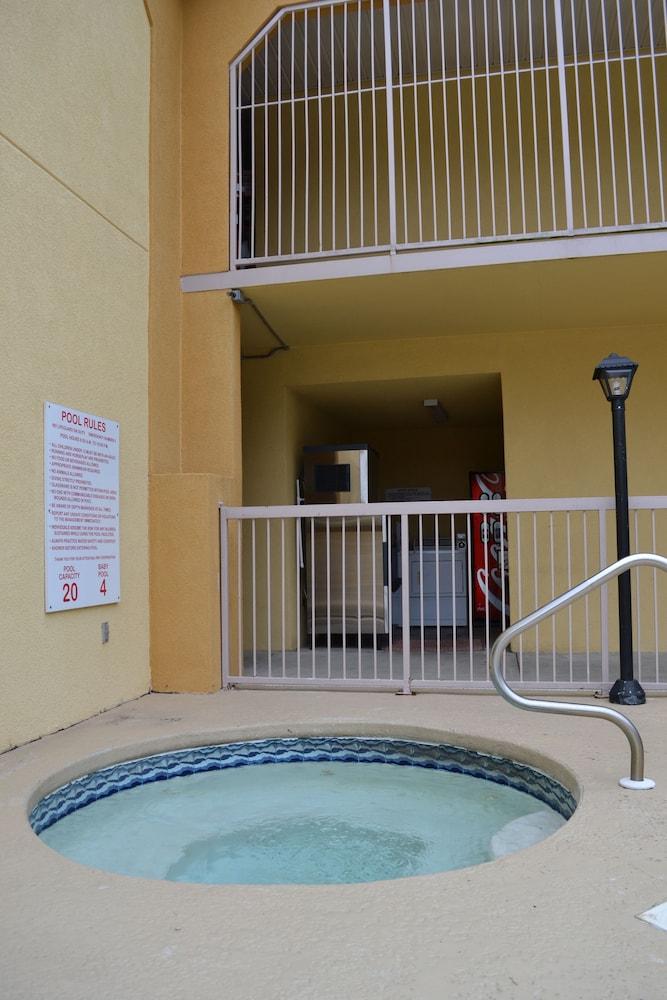 swimming pool spa