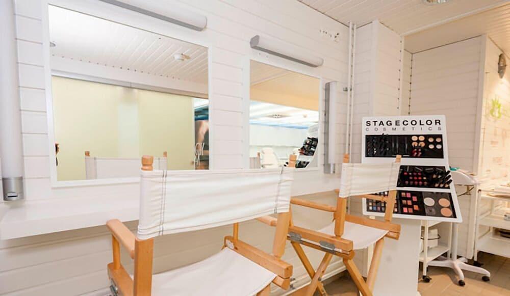 restaurant cafeteria