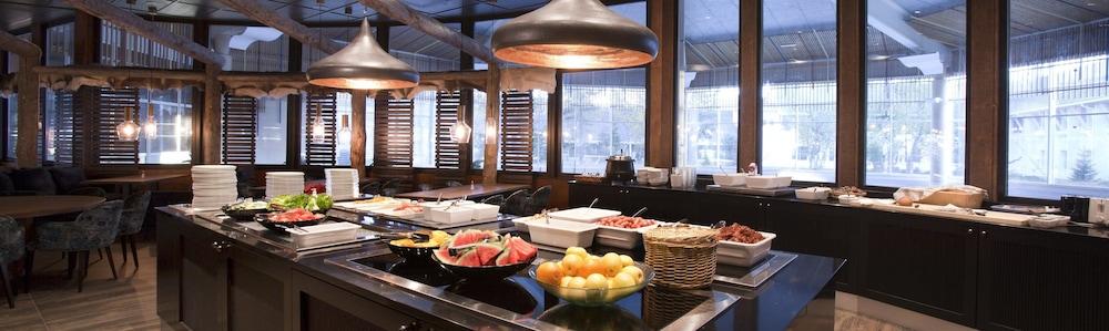 restaurant cafeteria