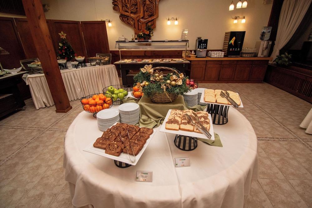 restaurant cafeteria