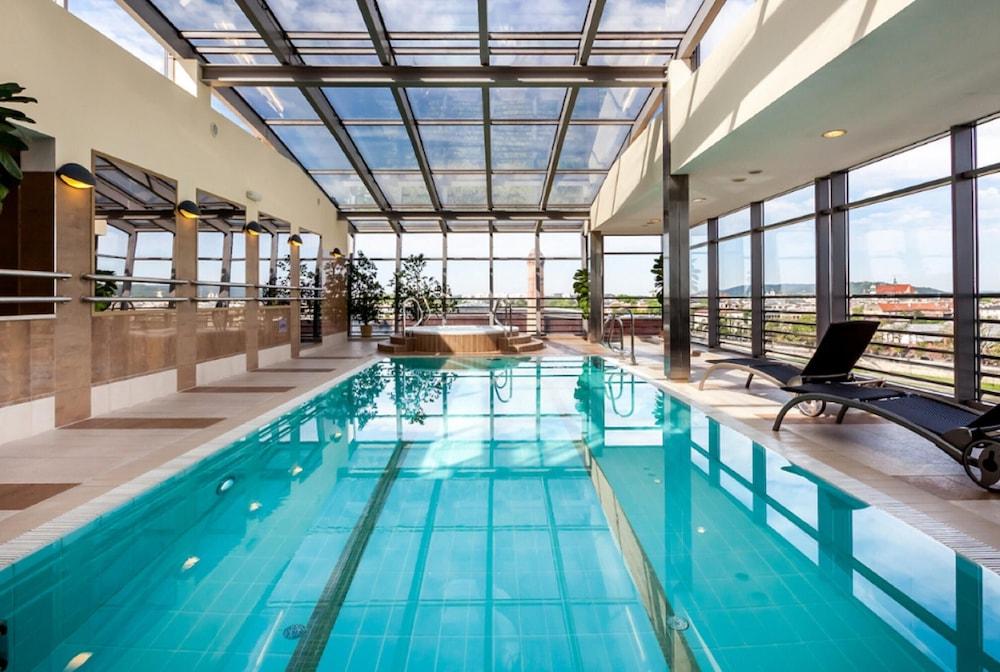 swimming pool spa