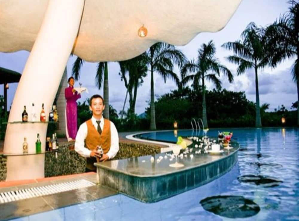 swimming pool spa