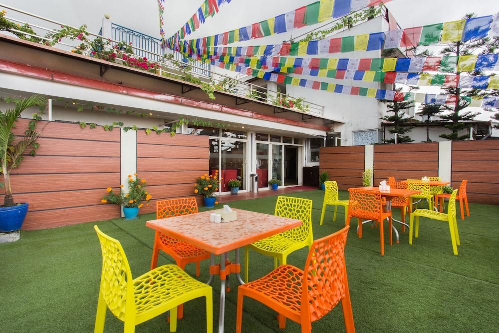 restaurant cafeteria
