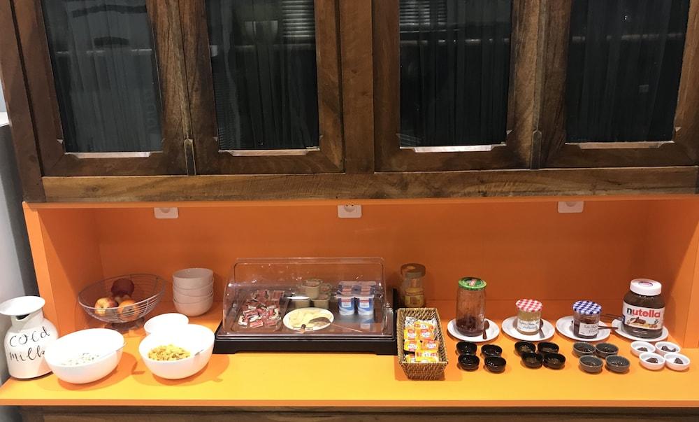 restaurant-cafeteria