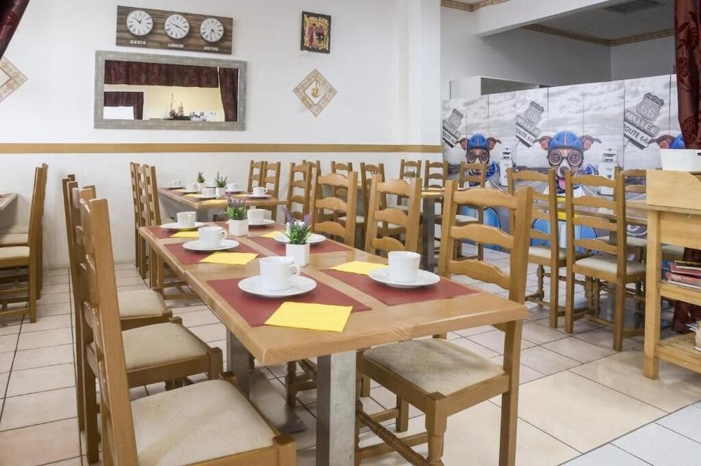 restaurant cafeteria