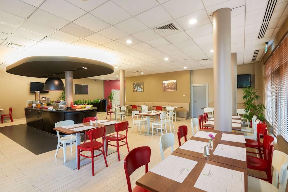 restaurant cafeteria