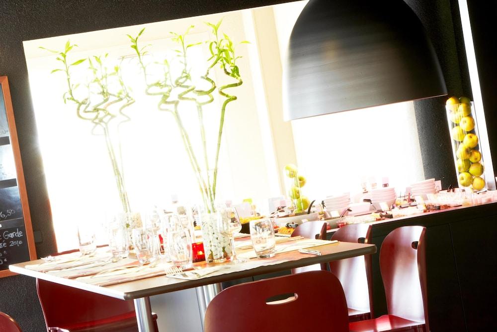 restaurant-cafeteria
