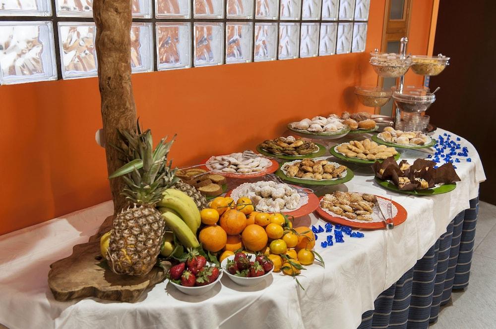 restaurant-cafeteria