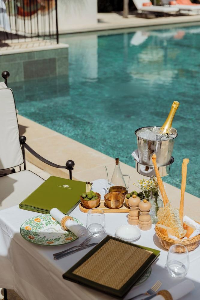 swimming pool spa