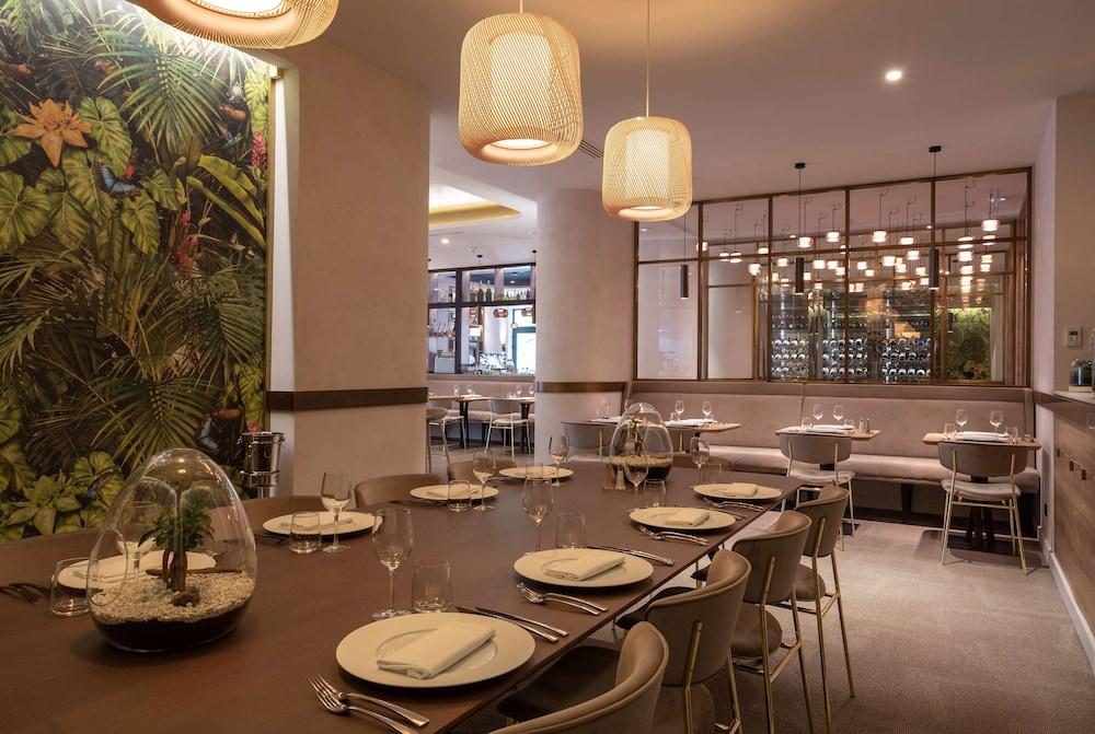 restaurant cafeteria