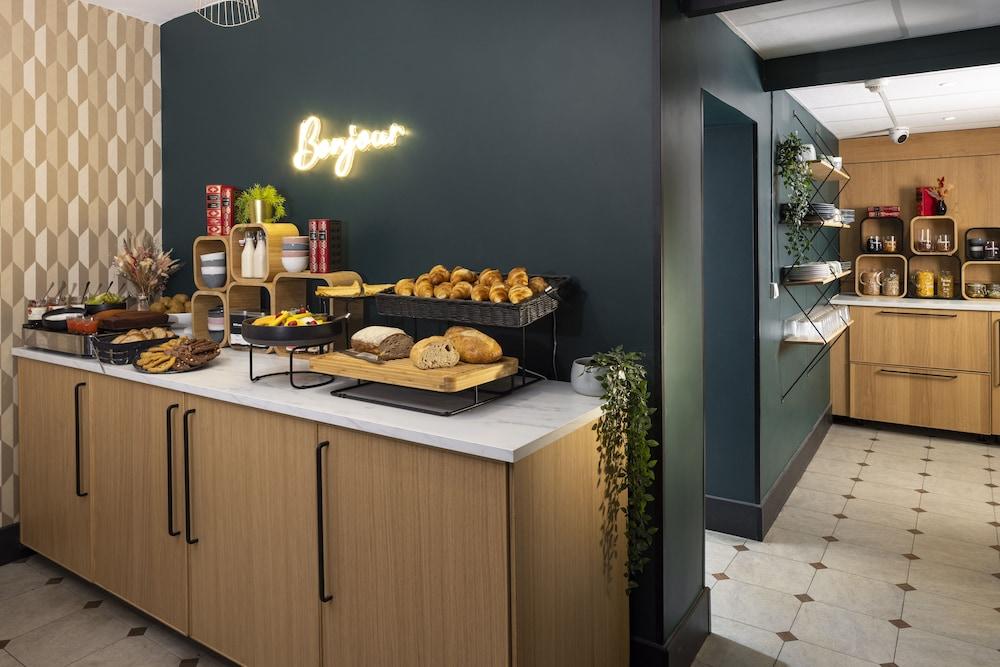restaurant cafeteria
