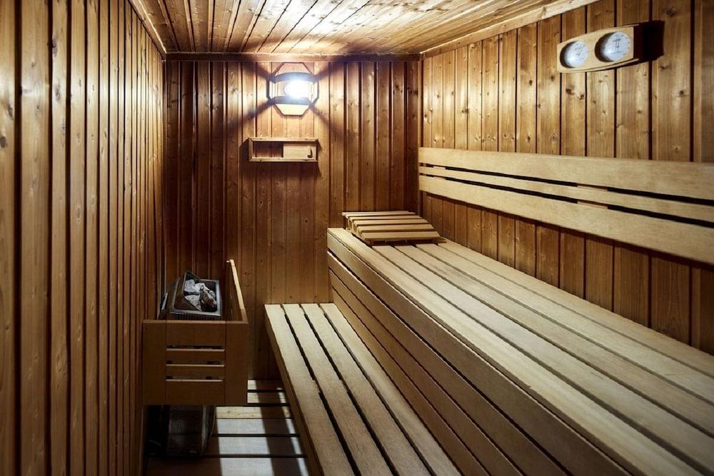 swimming pool spa