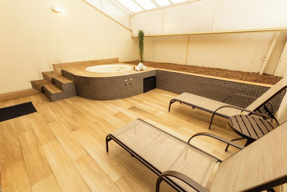 swimming pool spa