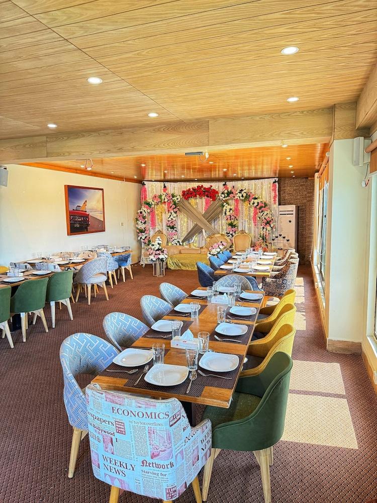 restaurant cafeteria