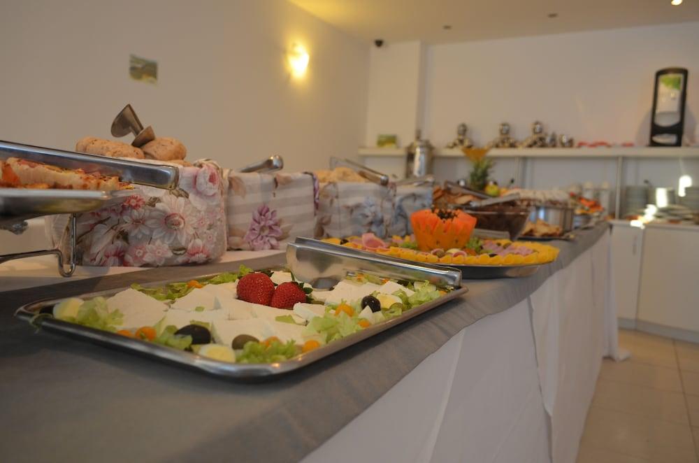 restaurant-cafeteria