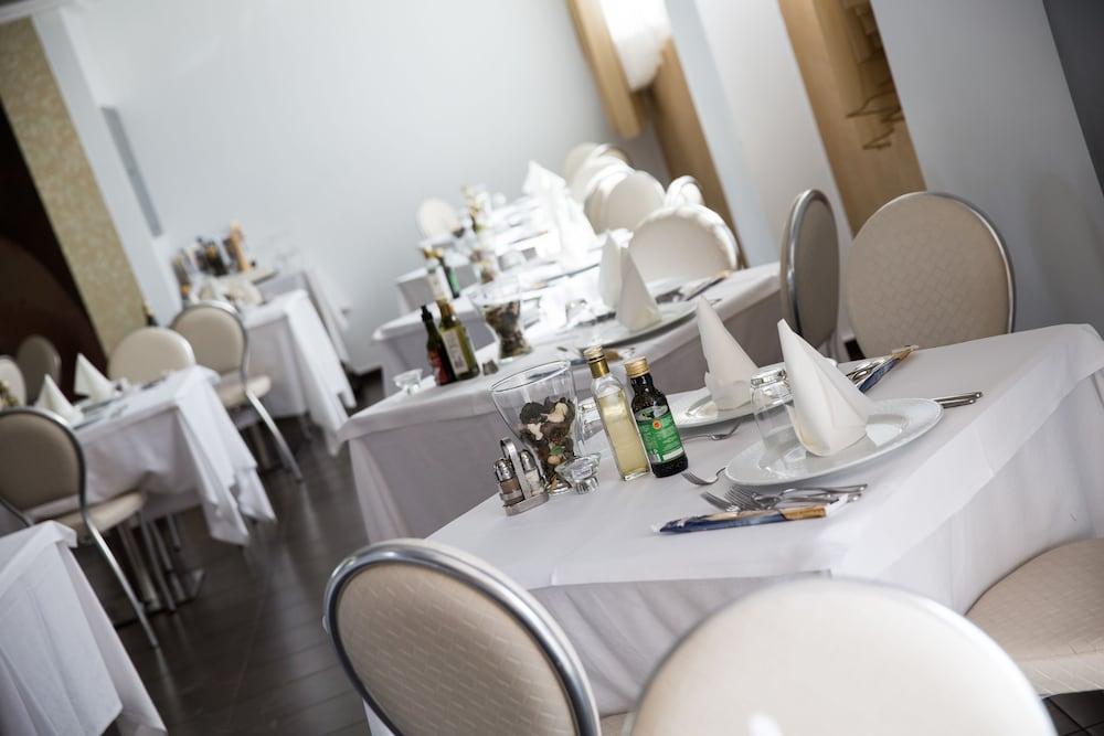 restaurant-cafeteria