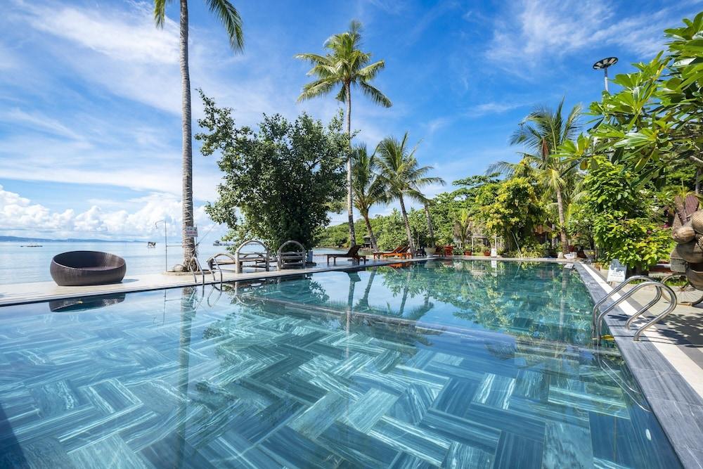 swimming pool spa