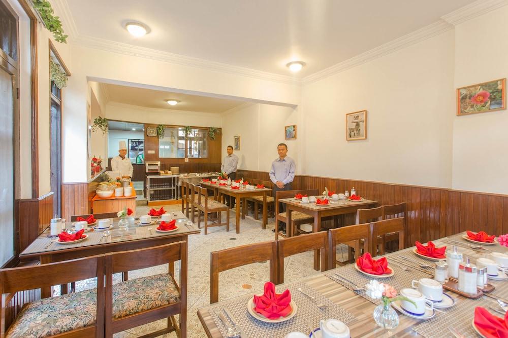 restaurant cafeteria