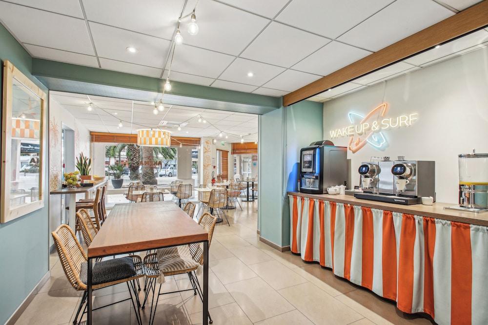 restaurant cafeteria