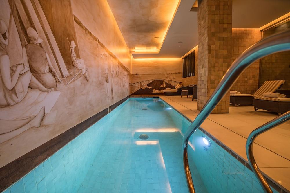 swimming pool spa