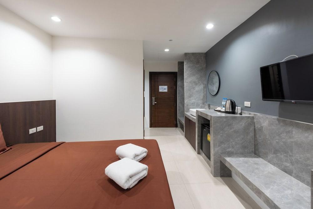 swimming pool spa