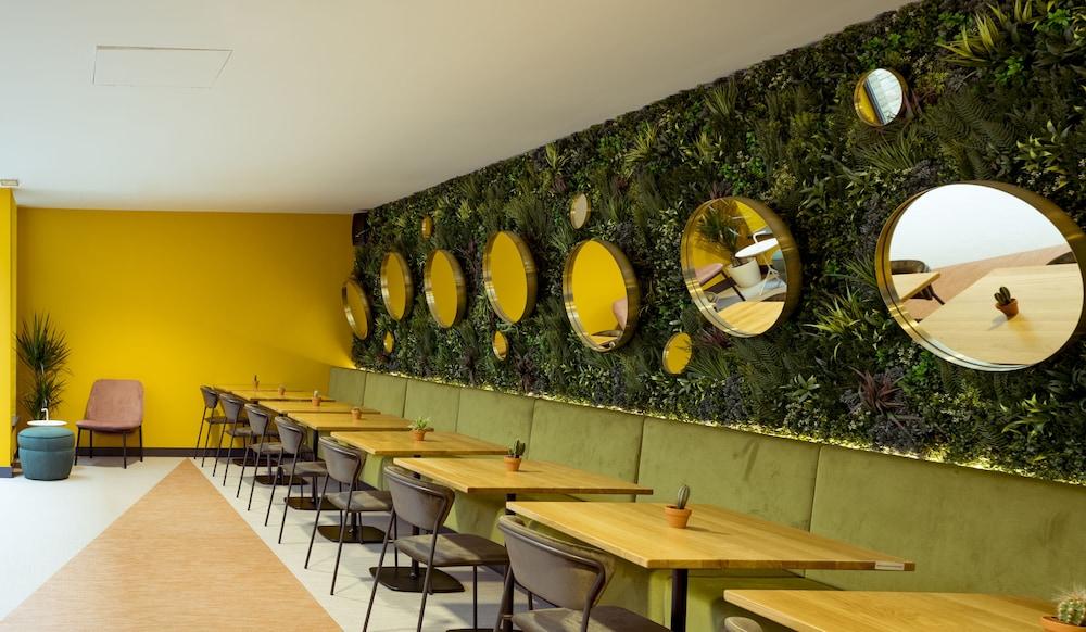 restaurant cafeteria