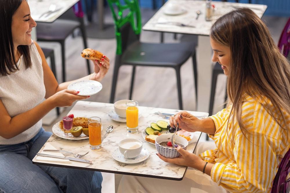 restaurant cafeteria