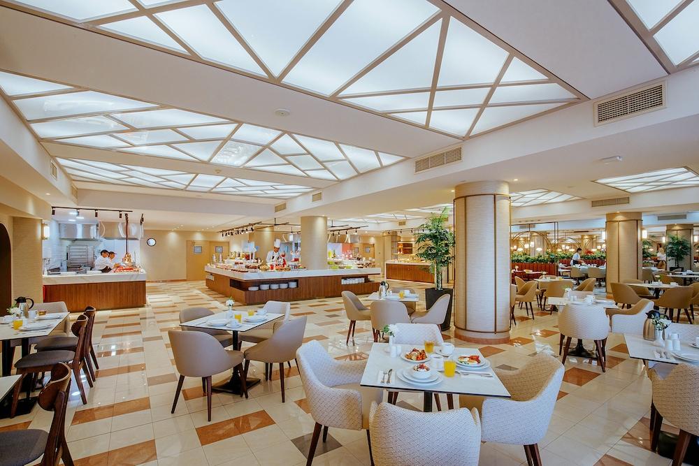 restaurant cafeteria