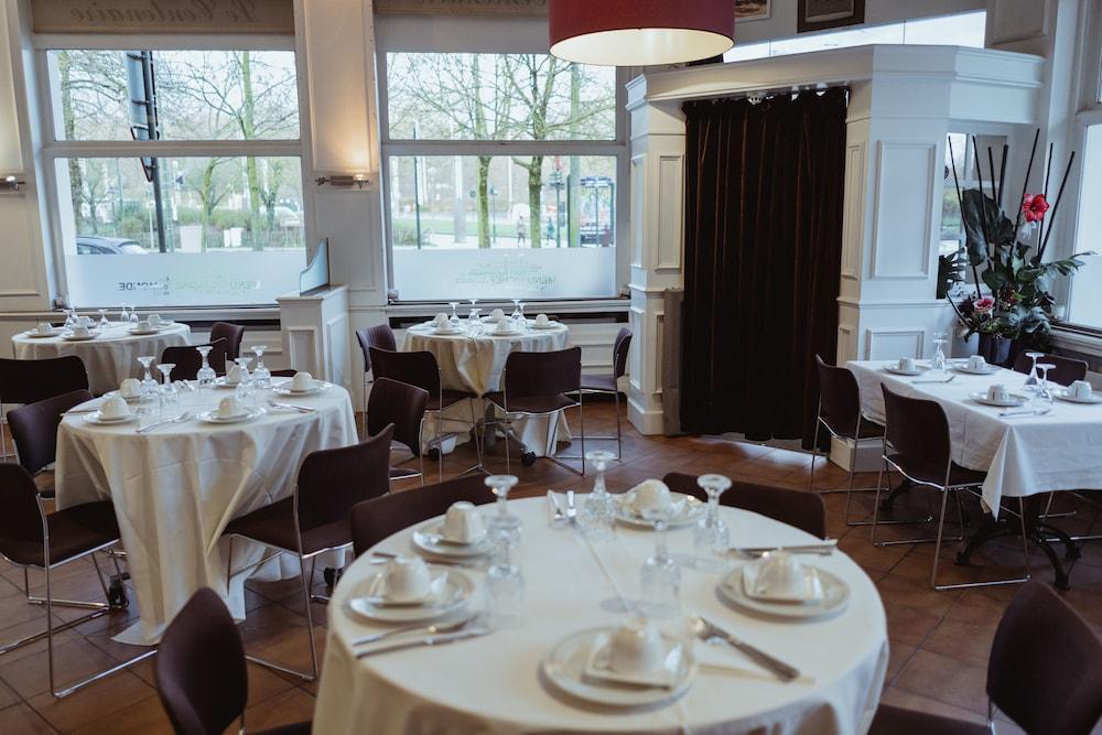 restaurant cafeteria