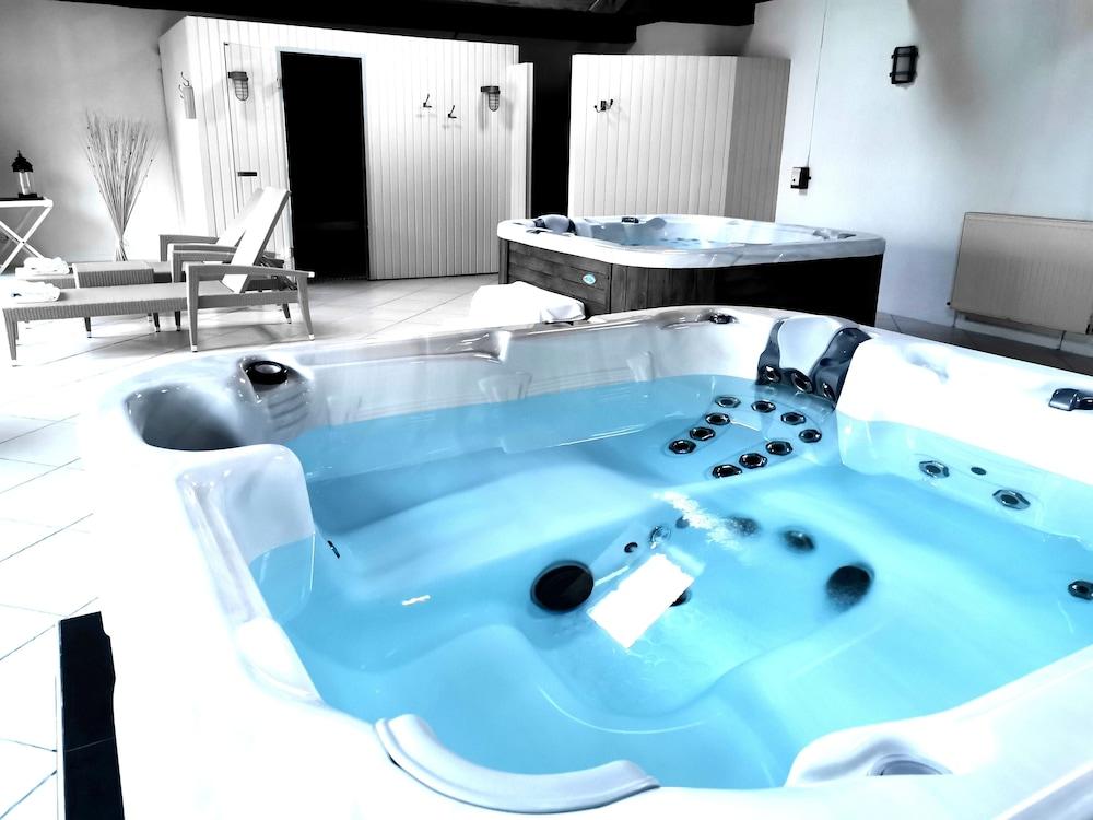 swimming pool spa