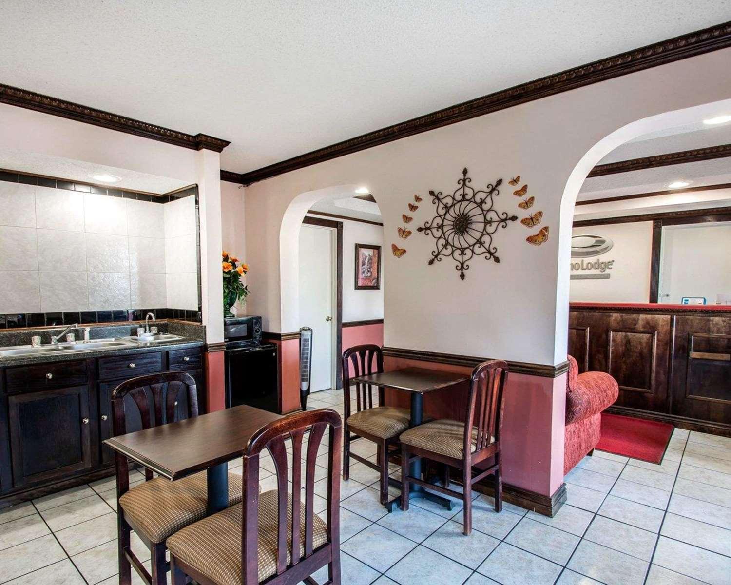 restaurant cafeteria