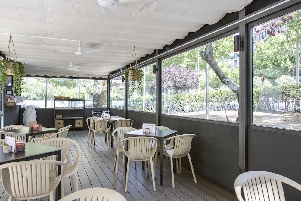 restaurant cafeteria