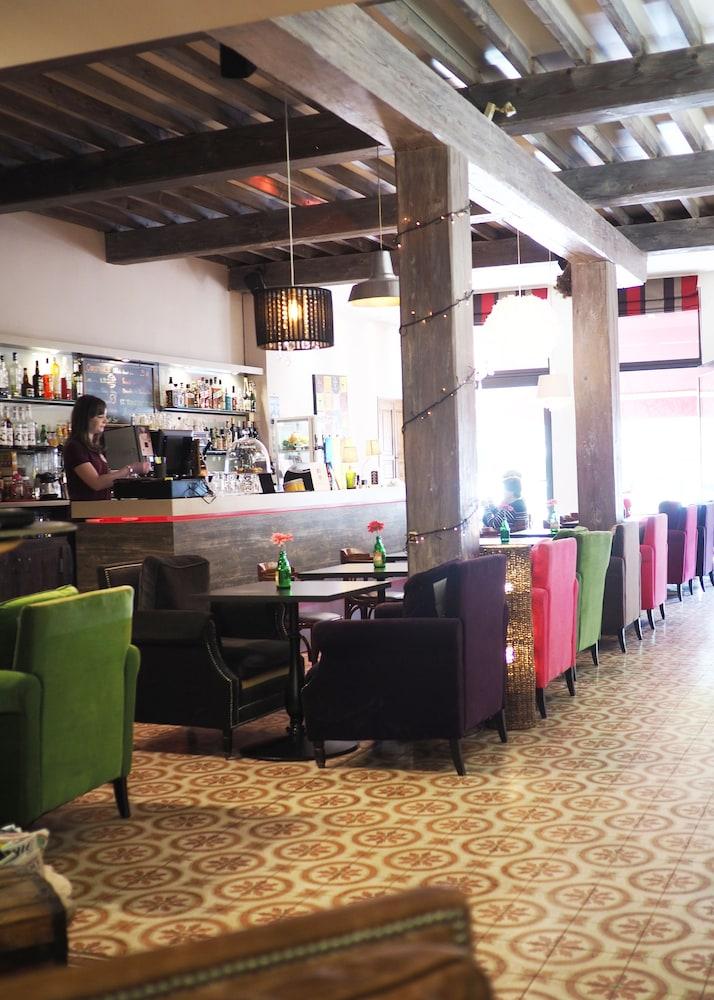 restaurant-cafeteria