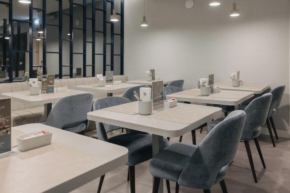 restaurant cafeteria