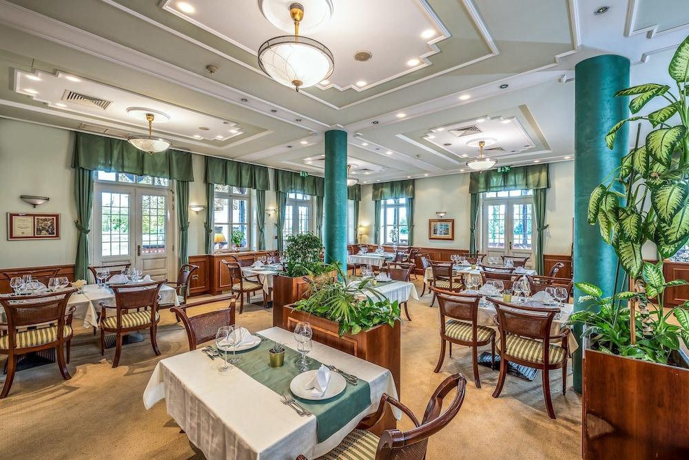 restaurant-cafeteria