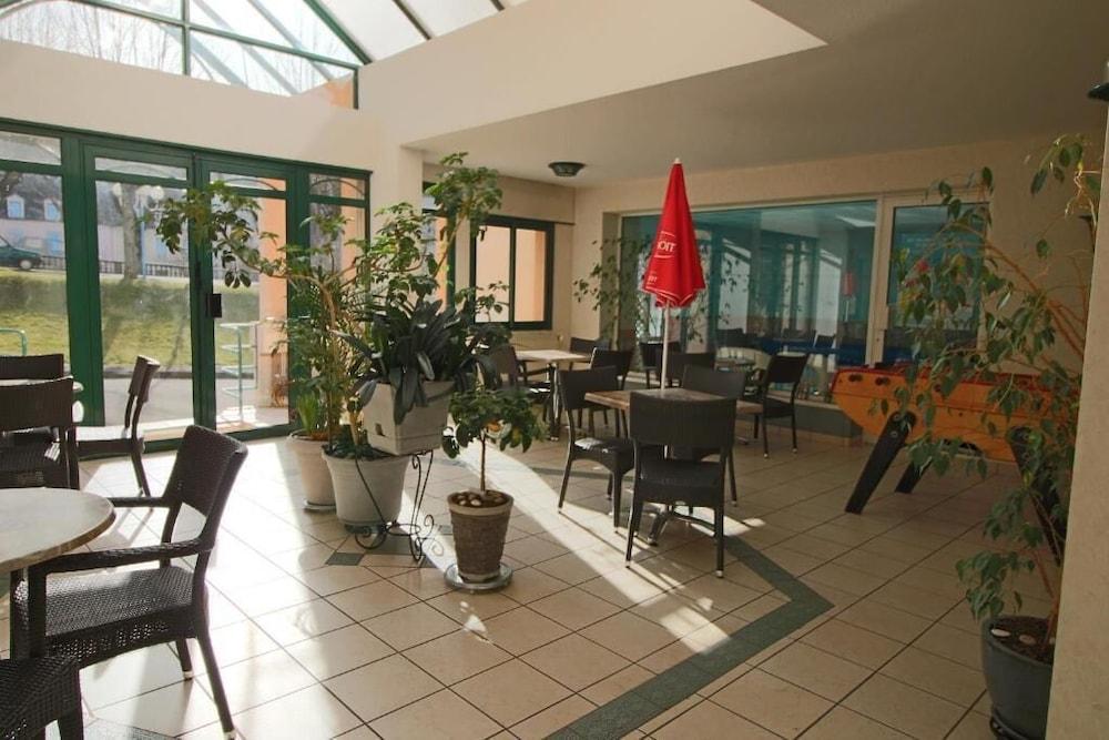 restaurant-cafeteria