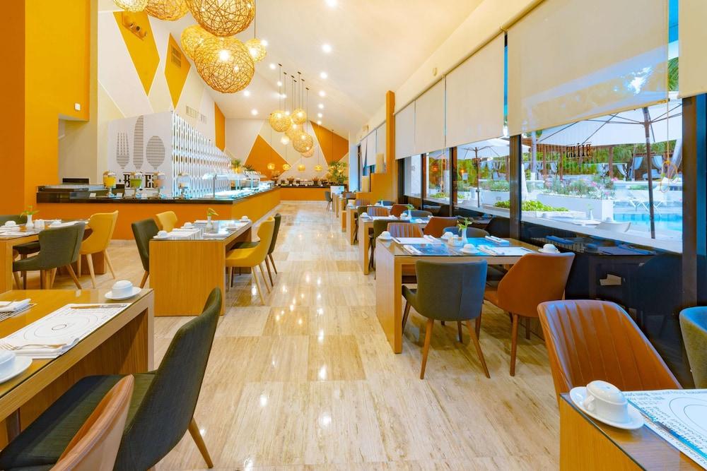 restaurant cafeteria