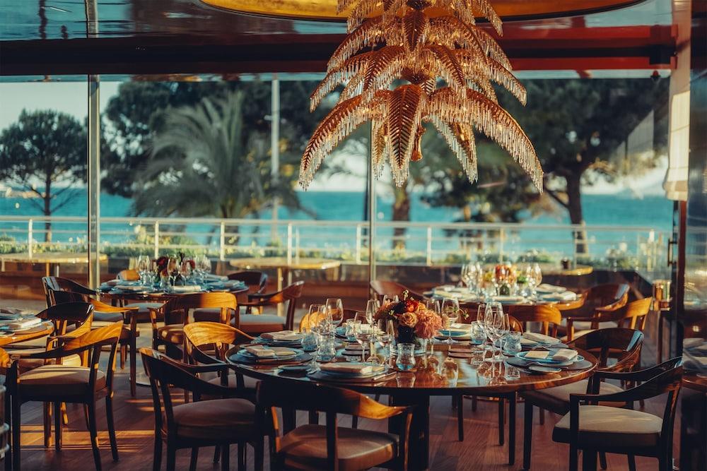 restaurant cafeteria