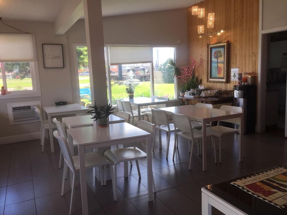 restaurant cafeteria