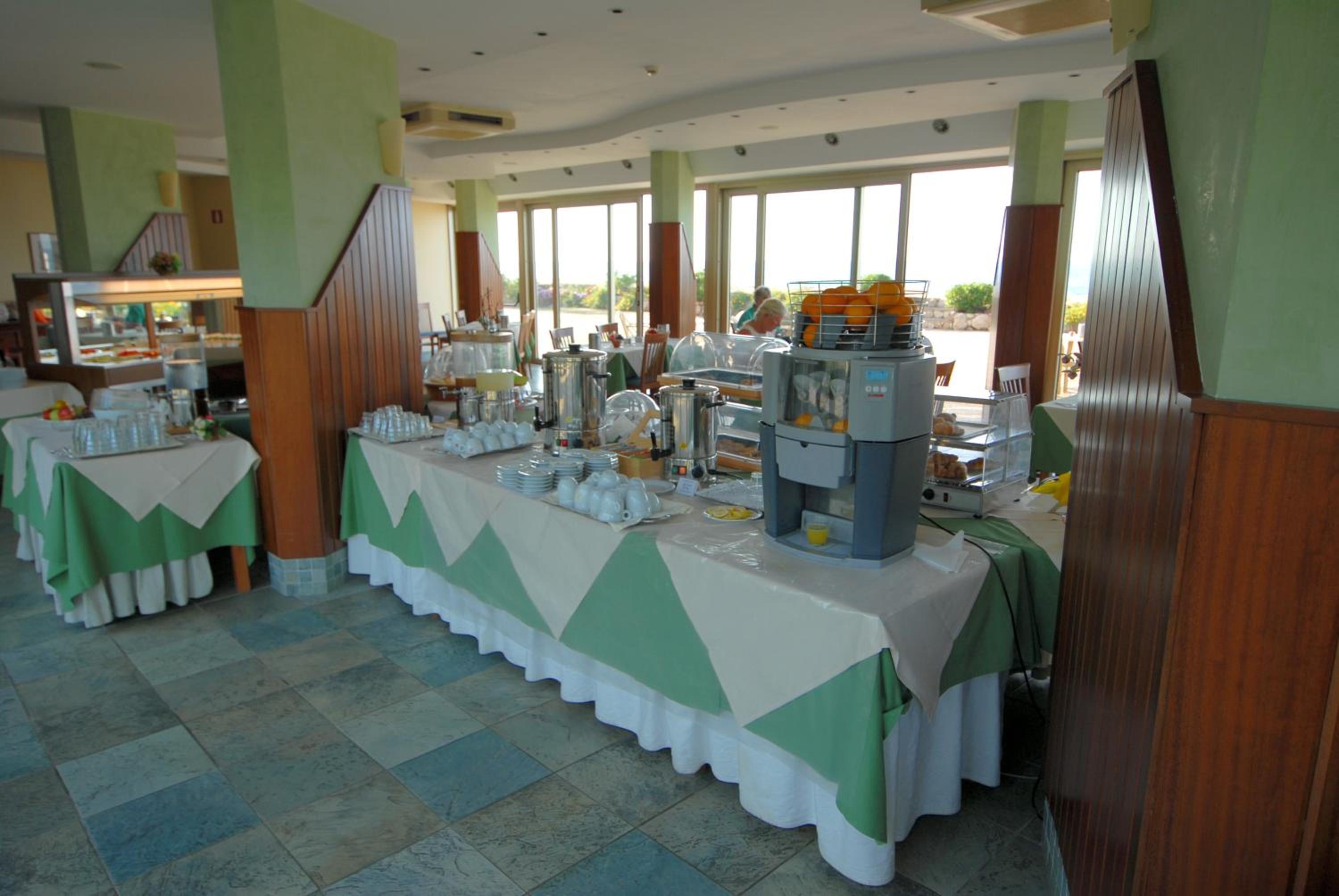 restaurant cafeteria