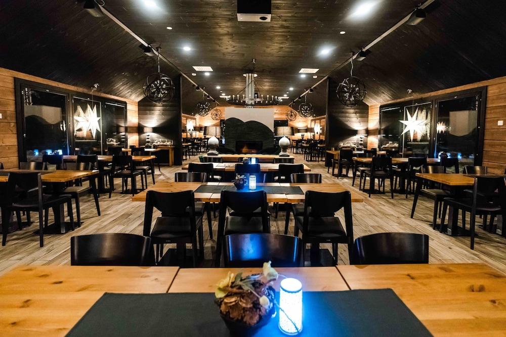 restaurant cafeteria