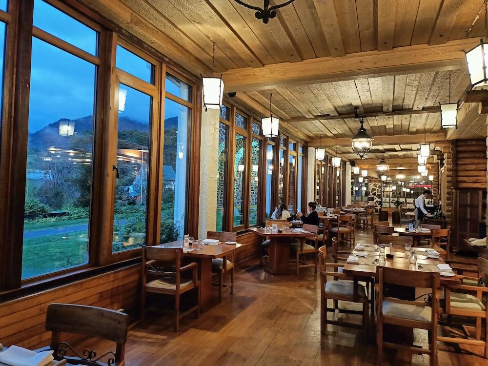 restaurant cafeteria
