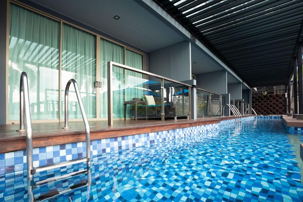 swimming pool spa