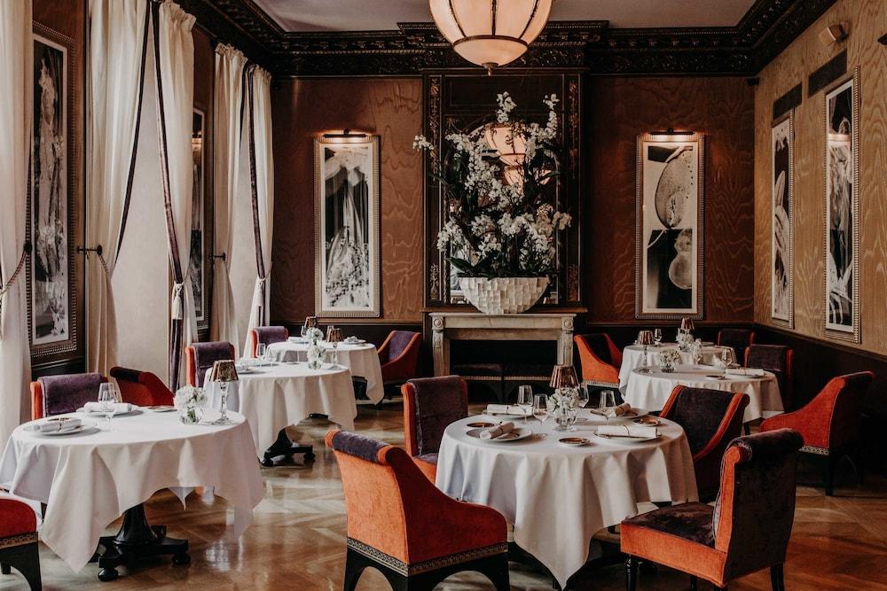 restaurant cafeteria