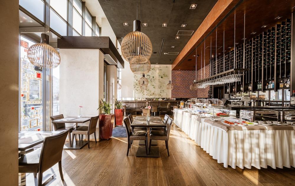restaurant cafeteria
