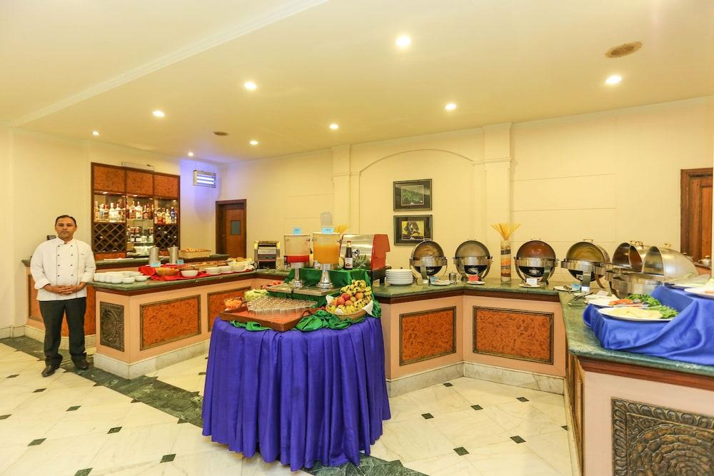 restaurant-cafeteria
