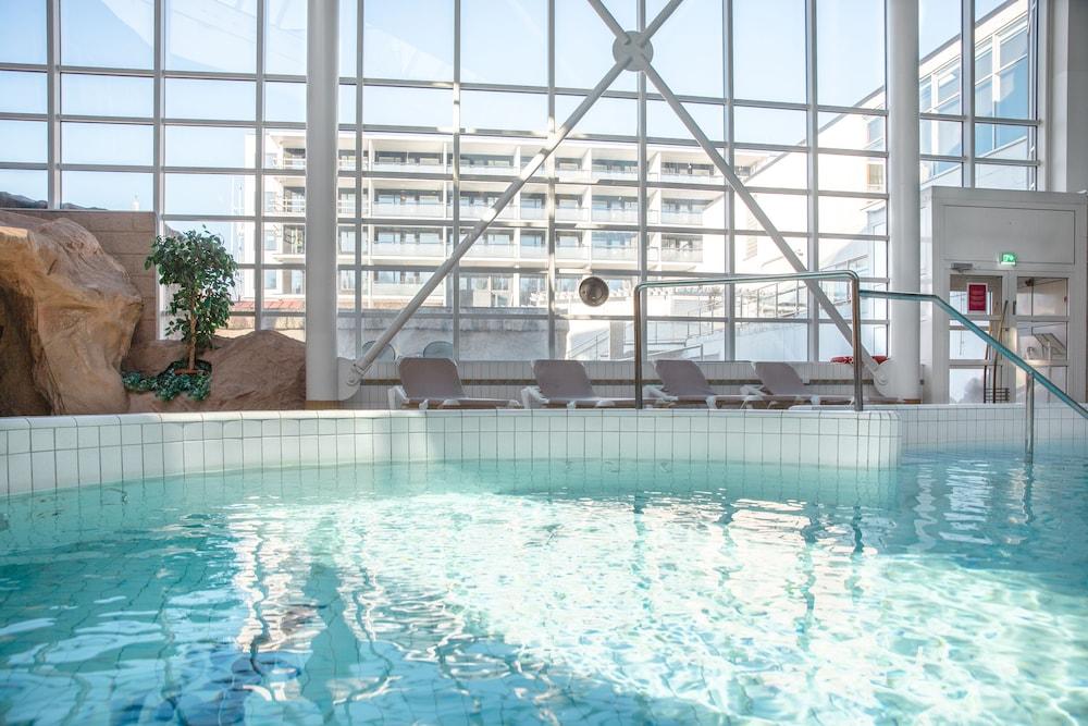 swimming pool spa